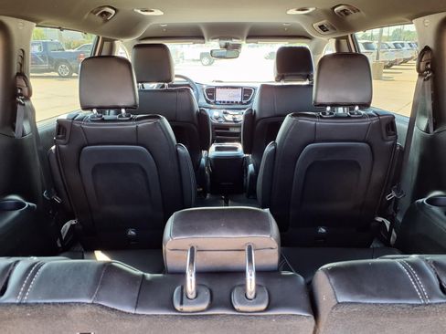 Certified 2023 Chrysler Pacifica Touring-L w/ S Appearance Package AWD/4WD image 28