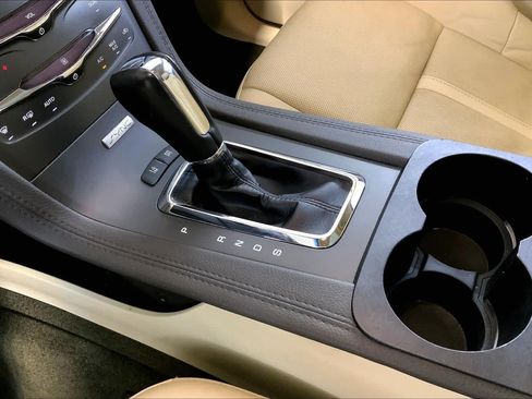 Used 2019 Lincoln MKT AWD image 16