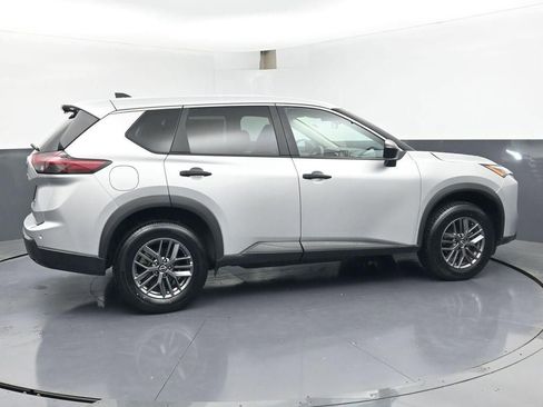 Used 2024 Nissan Rogue S AWD/4WD image 3