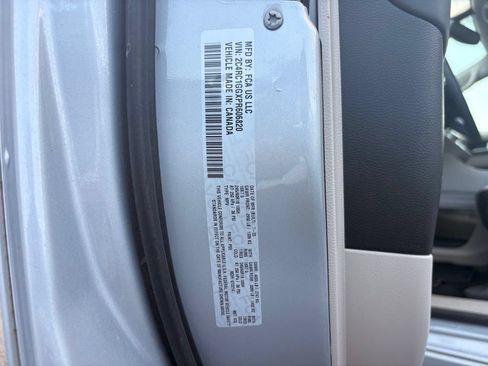 Used 2023 Chrysler Pacifica Limited FWD image 35