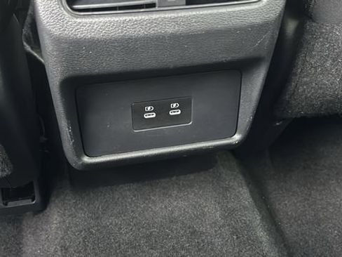 Used 2024 Nissan Rogue SV image 13