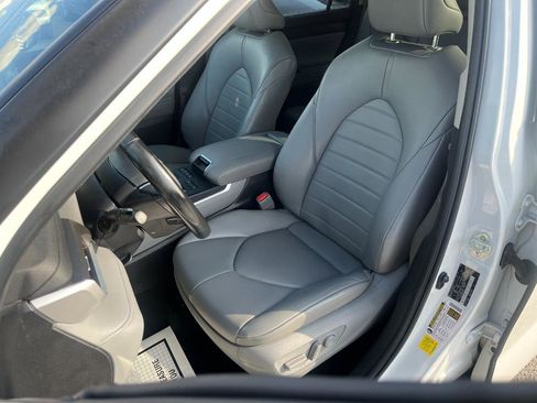 Used 2022 Toyota Highlander XLE image 13