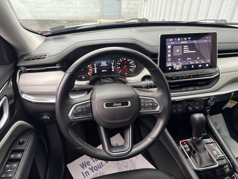 Used 2022 Jeep Compass Limited AWD/4WD image 19