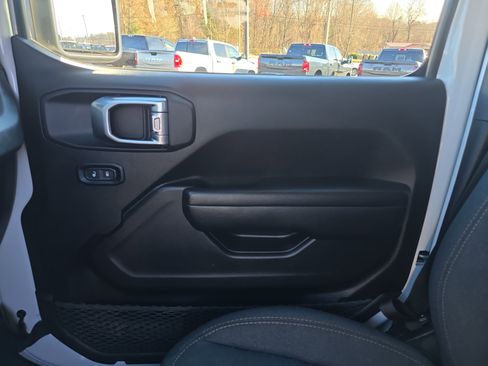 Used 2024 Jeep Wrangler Sport S image 22