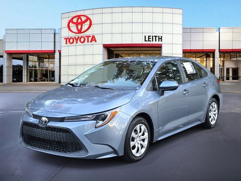 Used 2022 Toyota Corolla LE image 1