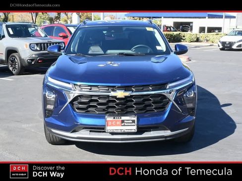 Used 2024 Chevrolet Trax LT w/ Sunroof Package image 2