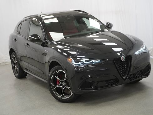 Used 2024 Alfa Romeo Stelvio Veloce AWD/4WD image 11