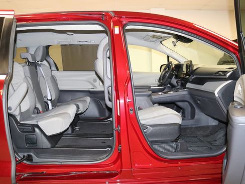 Used 2022 Toyota Sienna LE FWD image 83
