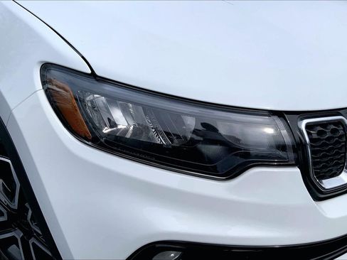 Used 2024 Jeep Compass Limited image 24