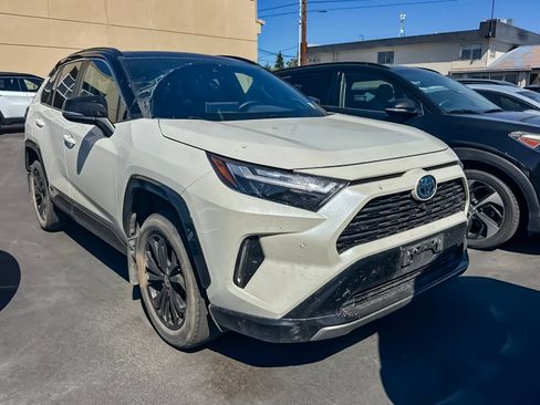Used 2022 Toyota RAV4 XSE AWD/4WD image 2