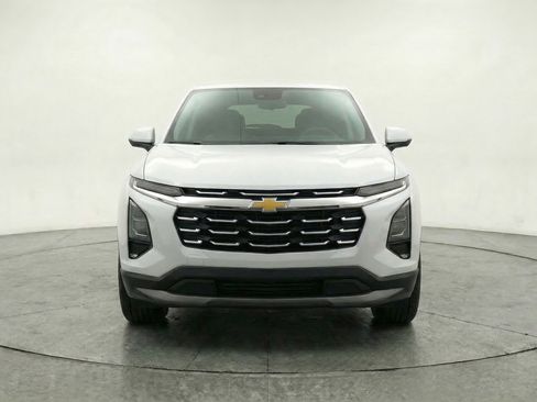 Used 2025 Chevrolet Equinox LT image 2