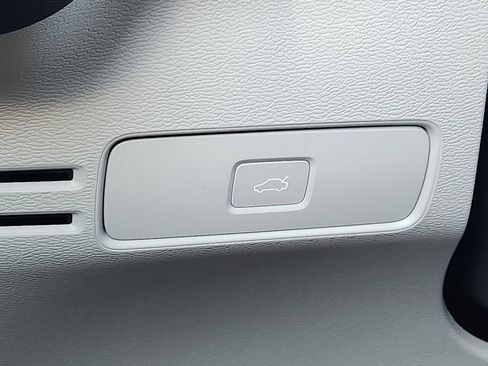 New 2026 Volvo XC40 B5 Plus w/ Protection Package Premier image 11