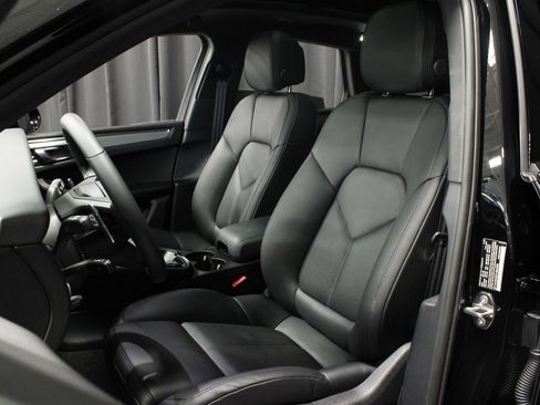 Certified 2026 Porsche Macan AWD/4WD image 18