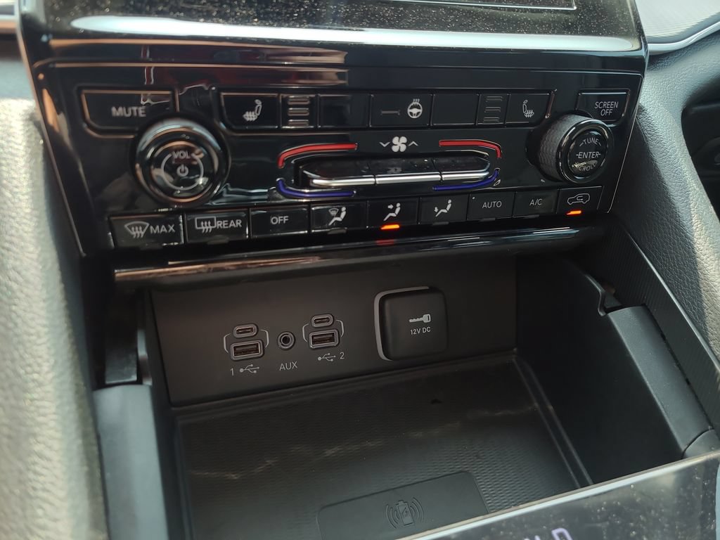 Used 2024 Jeep Grand Cherokee L Laredo w/ Luxury Tech Group I AWD/4WD image 23