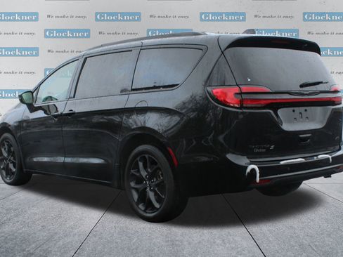 Used 2023 Chrysler Pacifica Touring-L w/ S Appearance Package image 8