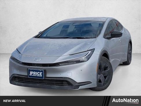 Used 2025 Toyota Prius LE image 1