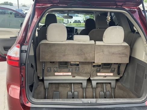 Used 2017 Toyota Sienna LE FWD image 24