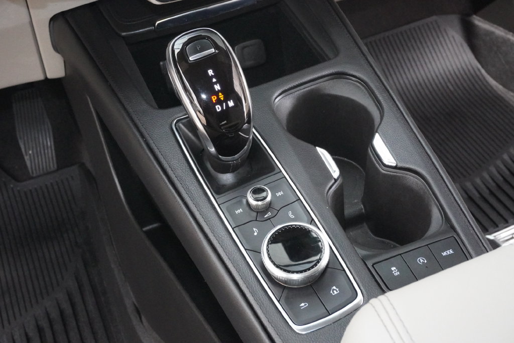 Used 2023 Cadillac XT4 Luxury w/ Cold Weather Package FWD image 18