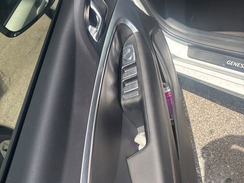 Used 2025 Genesis G70 2.5T RWD image 8