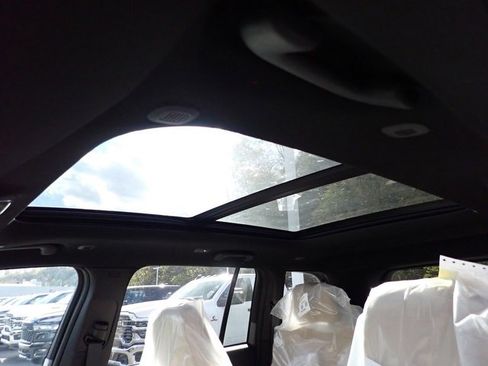 New 2025 Jeep Grand Cherokee Limited w/ MOPAR Finishing Package image 18