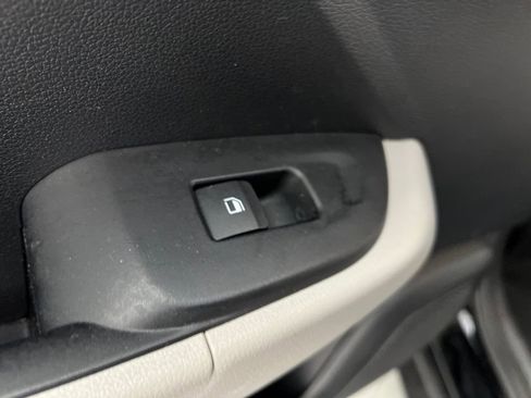 Used 2025 Hyundai Venue SEL image 16