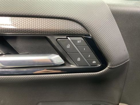 Used 2025 Chevrolet Silverado 1500 ZR2 w/ Technology Package image 9