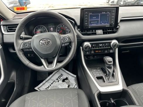Used 2022 Toyota RAV4 XLE w/ Convenience Package image 14