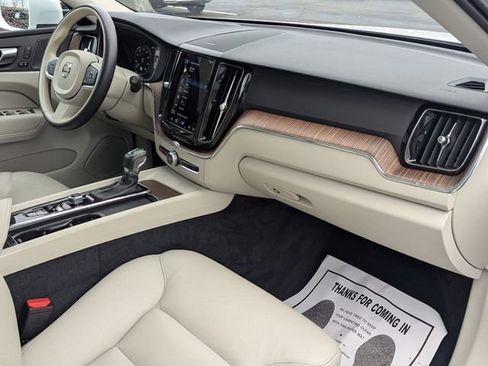 Used 2021 Volvo XC60 T5 Momentum w/ Advanced Package image 26