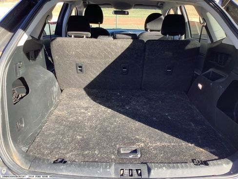 Used 2018 Ford Edge SE image 13