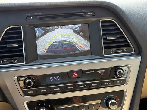 Used 2016 Hyundai Sonata SE FWD image 17