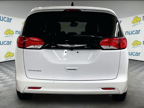 Used 2024 Chrysler Voyager LX FWD image 5