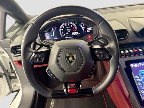 Used 2020 Lamborghini Huracan EVO image 11