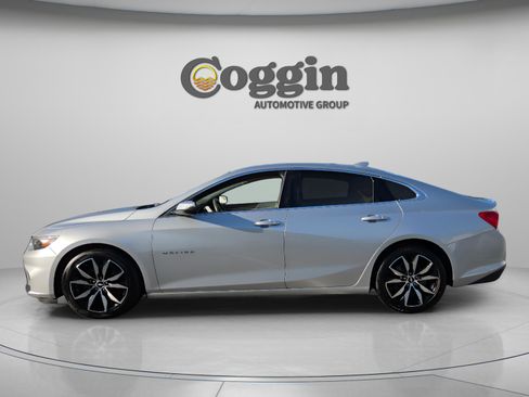 Used 2017 Chevrolet Malibu LT w/ Leather Package image 2