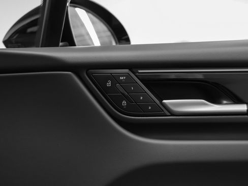 New 2026 Porsche Macan 4 Electric image 22