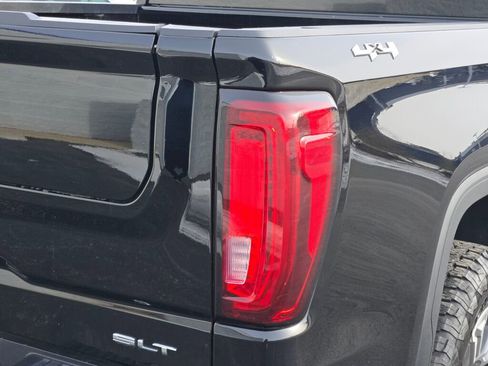 Used 2025 GMC Sierra 1500 SLT image 11