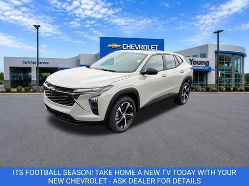 New 2026 Chevrolet Trax RS w/ Sunroof Package FWD image 3
