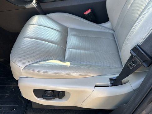 Used 2019 Land Rover Discovery HSE image 12