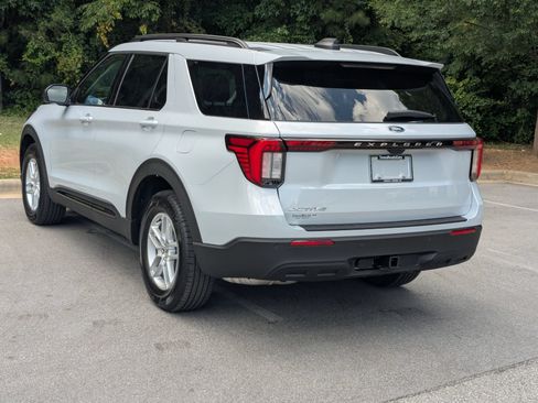 New 2026 Ford Explorer Active RWD image 5