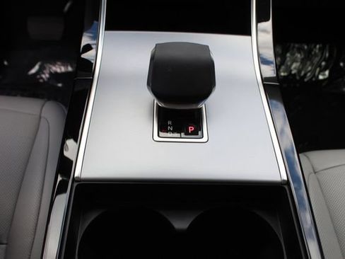 Used 2025 Land Rover Range Rover Evoque S image 16