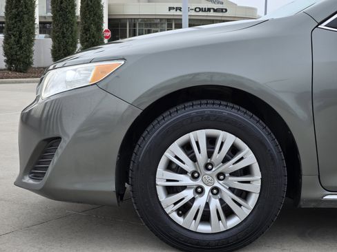 Used 2012 Toyota Camry LE image 11