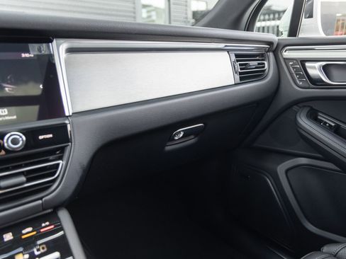 Certified 2026 Porsche Macan AWD/4WD image 30
