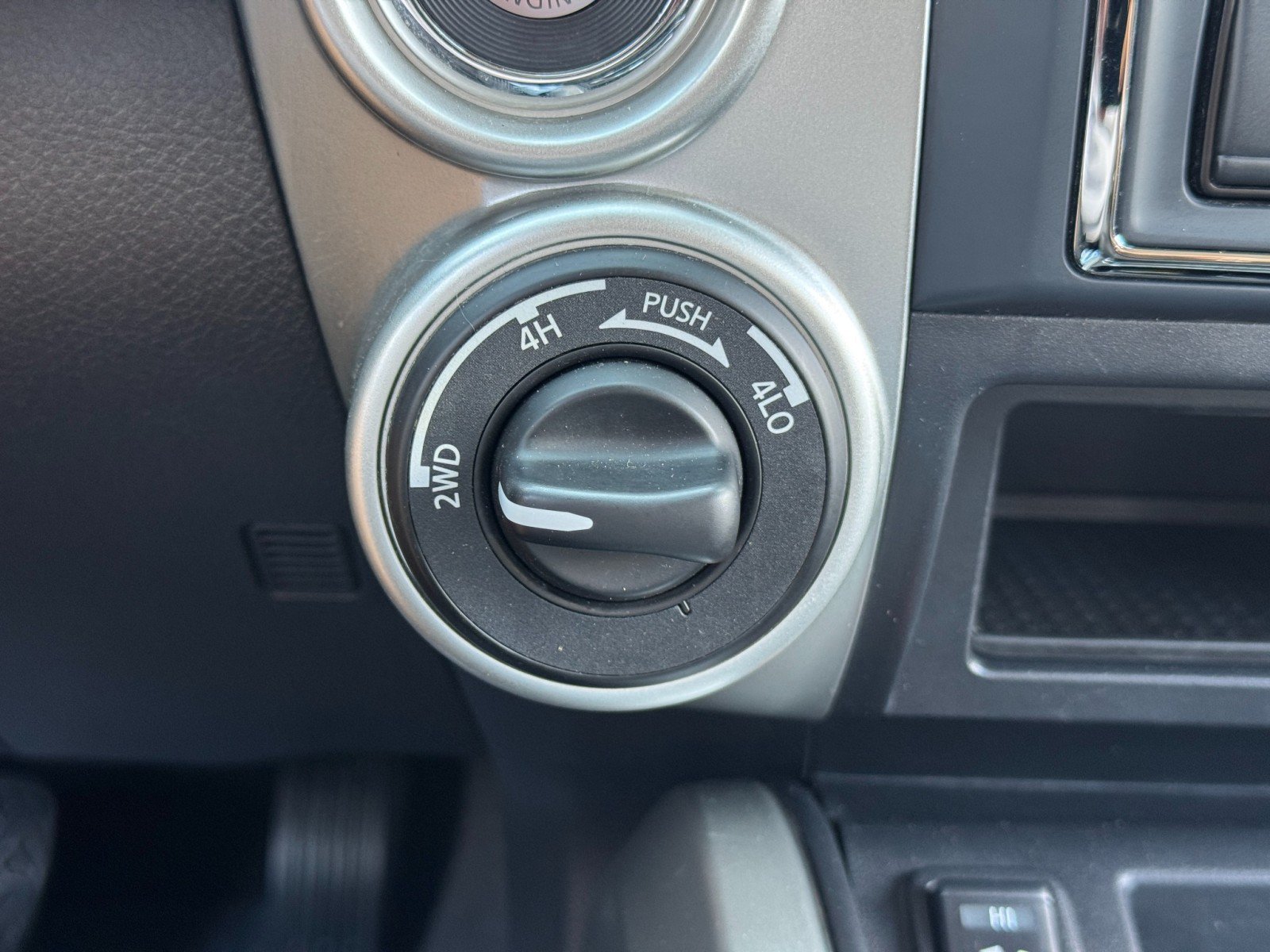 Used 2021 Nissan Titan SV w/ SV Convenience Package AWD/4WD image 22