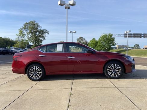 Used 2025 Nissan Altima 2.5 SV image 13
