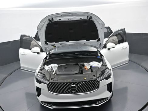 Used 2025 Volvo XC90 T8 Ultra w/ Protection Package image 39