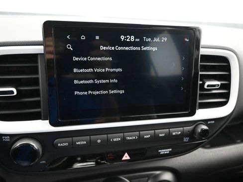 New 2025 Hyundai Venue Limited image 16