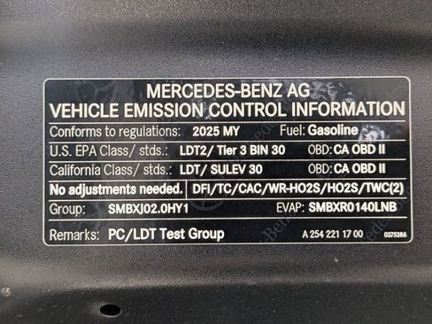 Used 2025 Mercedes-Benz GLC 300 4MATIC image 26