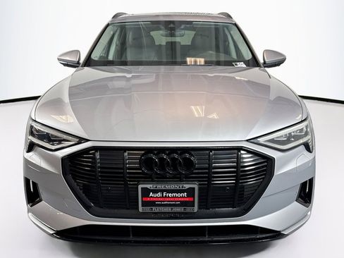 Used 2022 Audi e-tron Premium w/ Convenience Plus Package image 2
