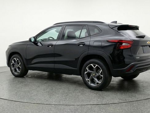 Used 2025 Chevrolet Trax LT image 6