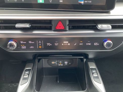New 2025 Kia Sorento EX image 23