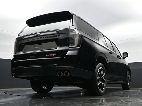 Used 2025 Chevrolet Suburban RST w/ Comfort Package AWD/4WD image 35